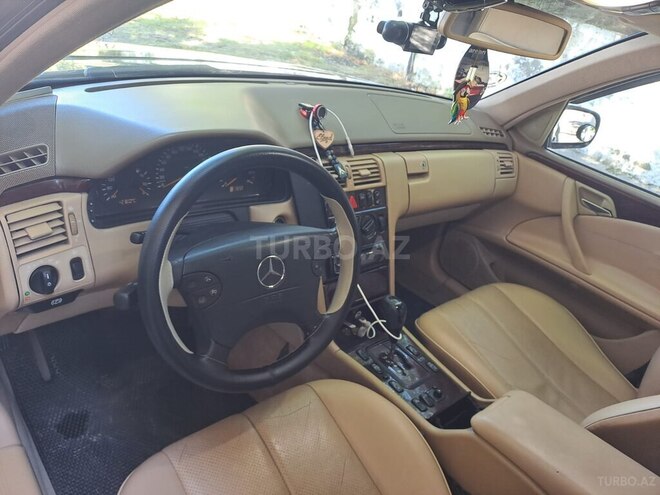Mercedes E 240-8
