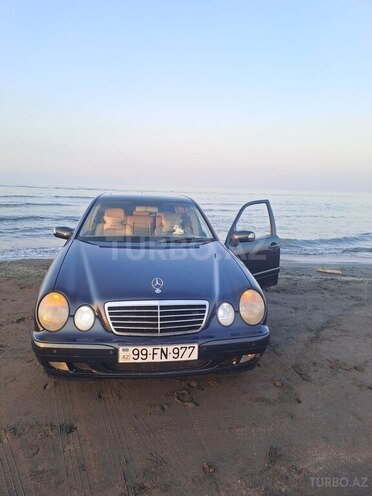Mercedes E 240-11