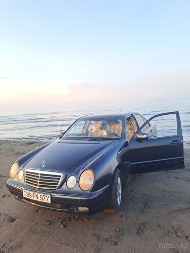 Mercedes E 240-12
