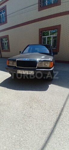 Mercedes 190-1