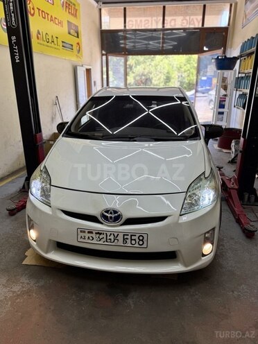 Toyota Prius-5
