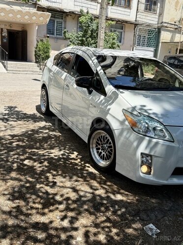 Toyota Prius-12