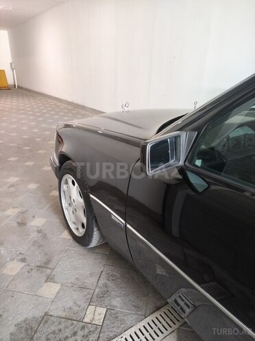 Mercedes 230 E-6