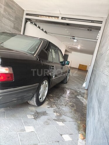 Mercedes 230 E-8