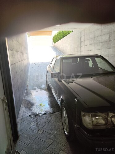 Mercedes 230 E-4