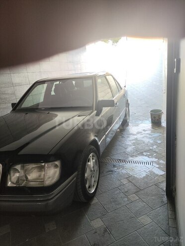 Mercedes 230 E-3