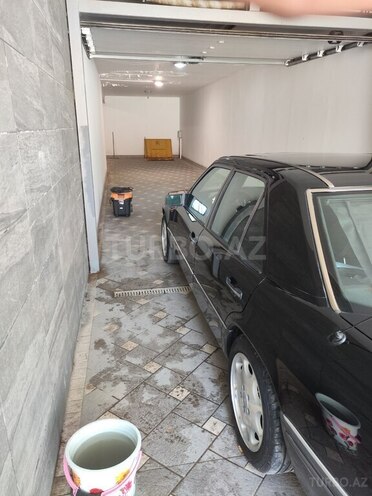 Mercedes 230 E-7
