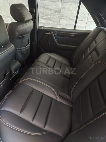 Mercedes 230 E-11