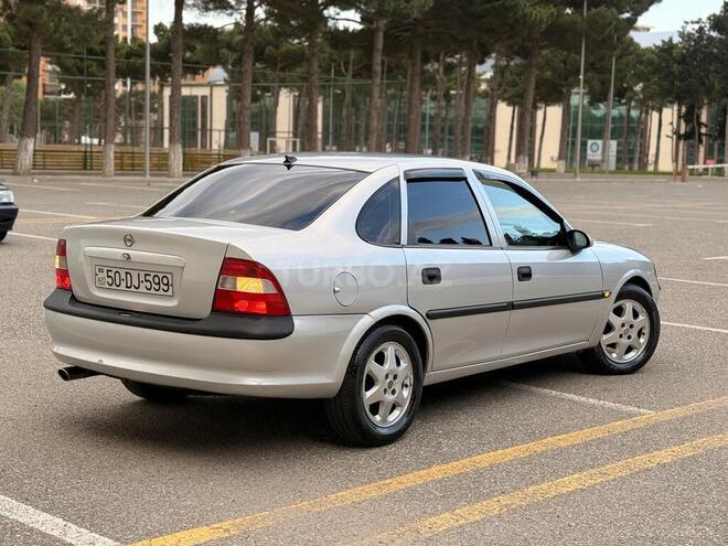 Opel Vectra-4