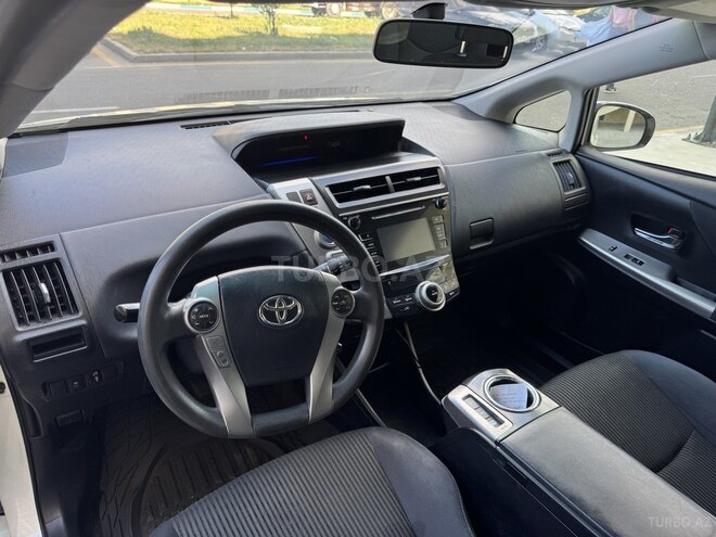Toyota Prius V-12
