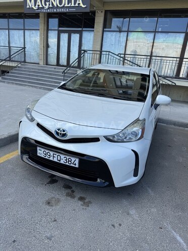 Toyota Prius V-2