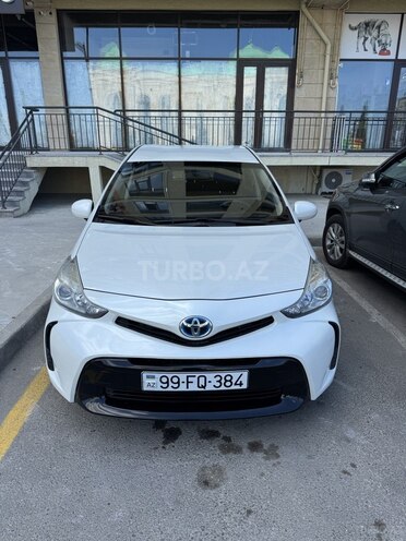 Toyota Prius V-3