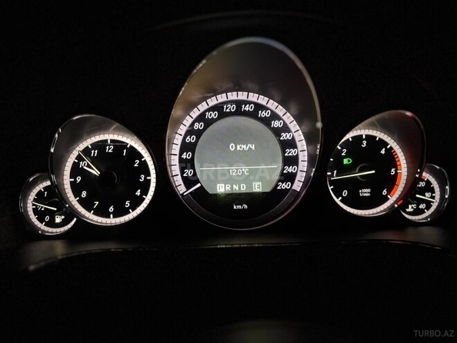Mercedes E 220-10