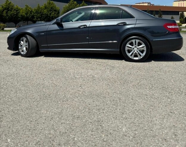 Mercedes E 220-12