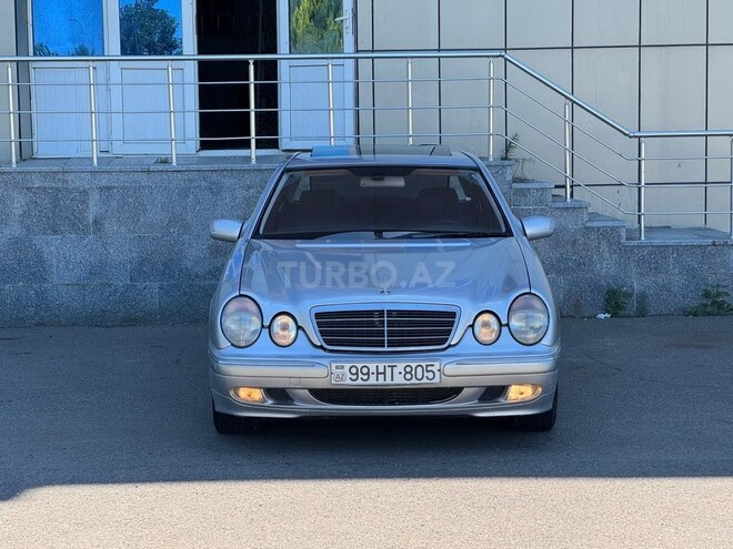 Mercedes E 270-1