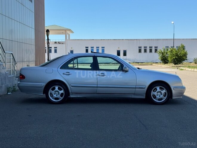 Mercedes E 270-4