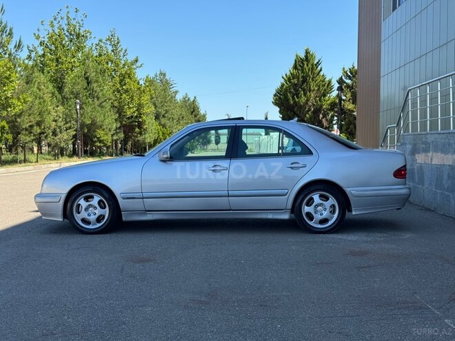 Mercedes E 270-5