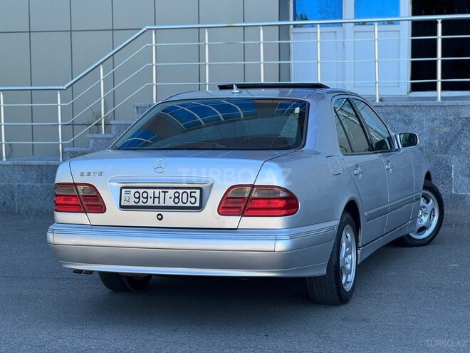 Mercedes E 270-8