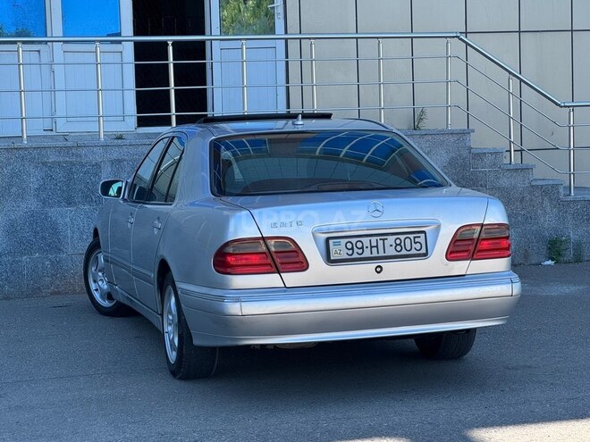Mercedes E 270-9
