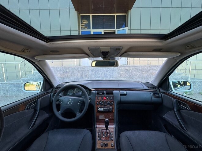 Mercedes E 270-11