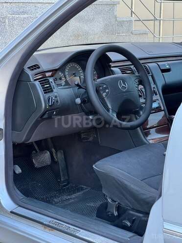 Mercedes E 270-15