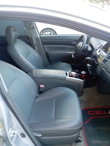 Toyota Prius-12