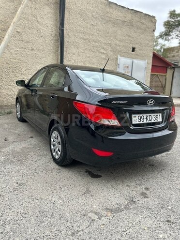 Hyundai Accent-4