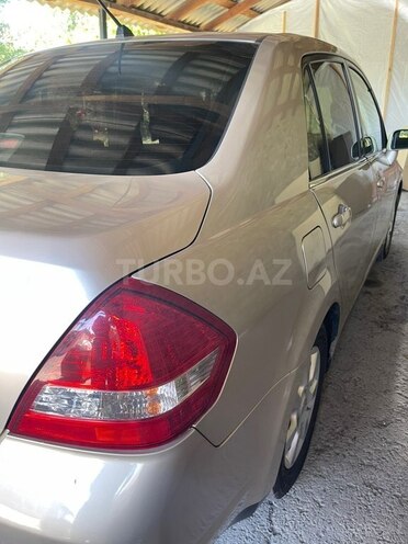 Nissan Tiida-6