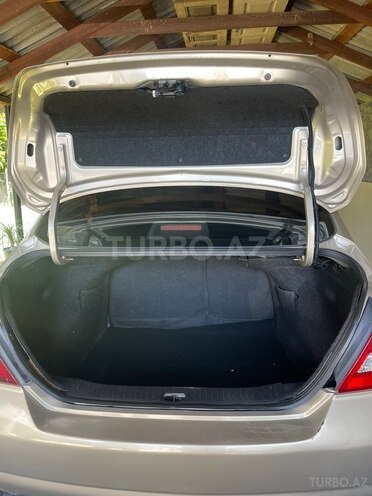 Nissan Tiida-4