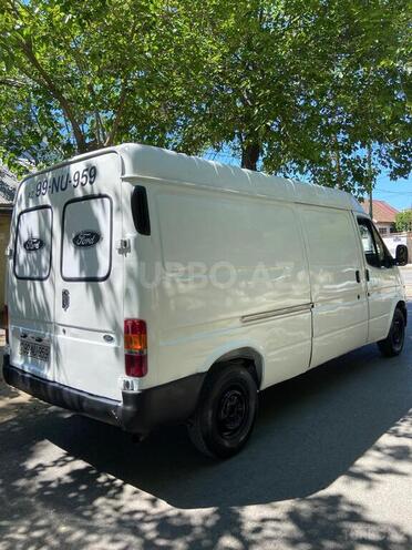 Ford Transit-9