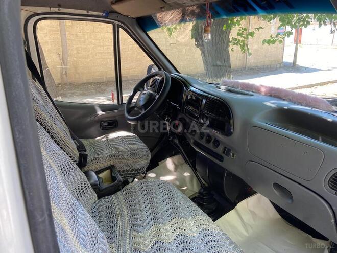 Ford Transit-13