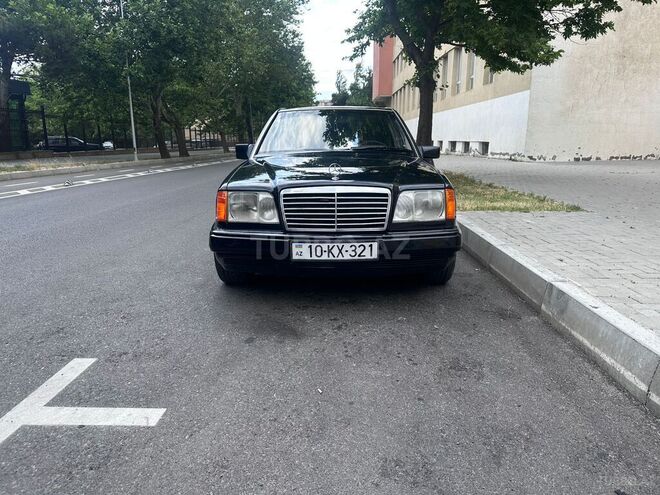 Mercedes E 220-1