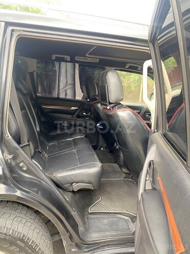 Mitsubishi Pajero-3