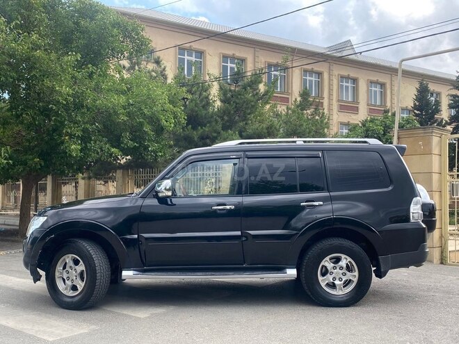Mitsubishi Pajero-7