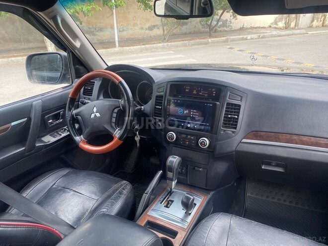 Mitsubishi Pajero-8
