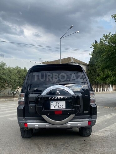 Mitsubishi Pajero-5