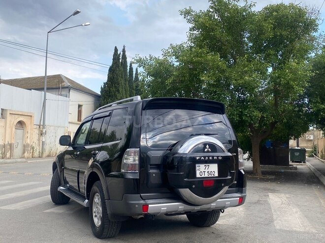 Mitsubishi Pajero-6