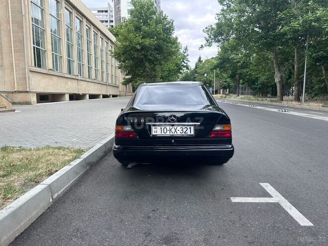 Mercedes E 220-2