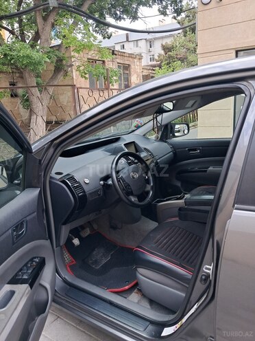 Toyota Prius-5