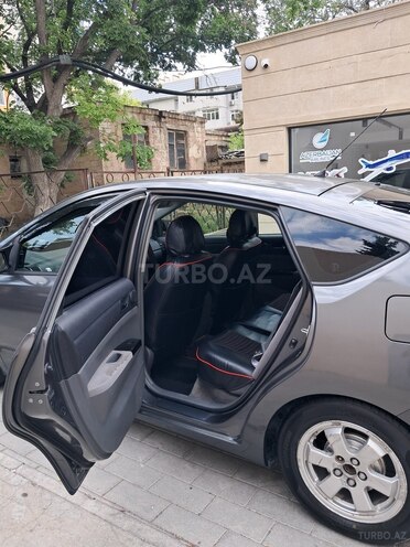 Toyota Prius-6