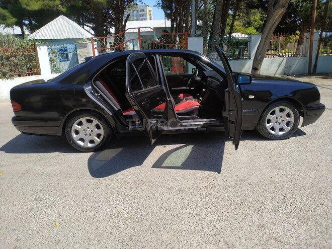 Mercedes E 320 4MATIC-12