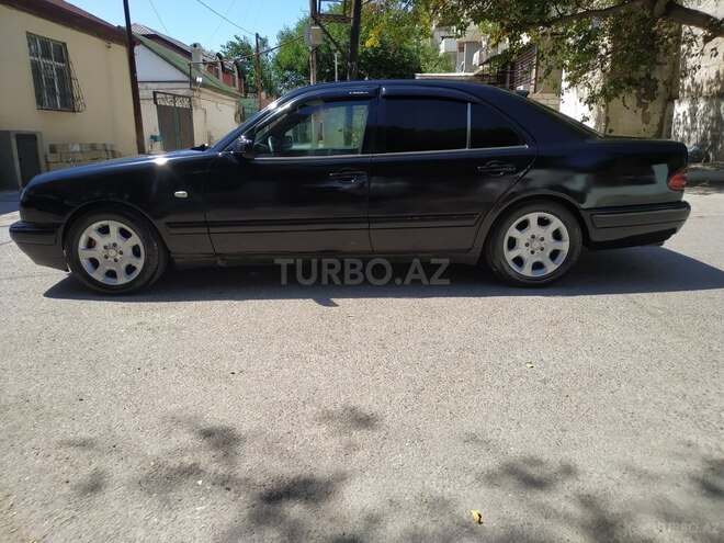 Mercedes E 320 4MATIC-10
