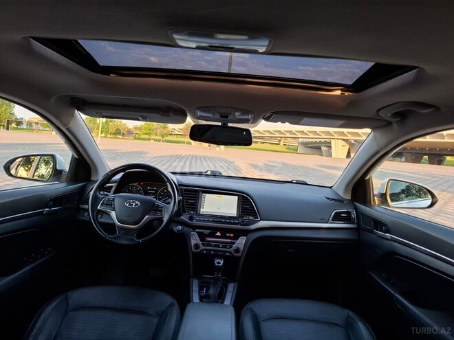 Hyundai Elantra-10