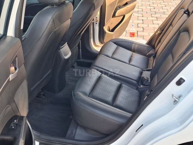 Hyundai Elantra-11