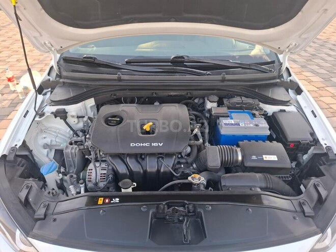 Hyundai Elantra-18