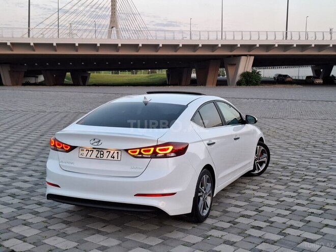Hyundai Elantra-6