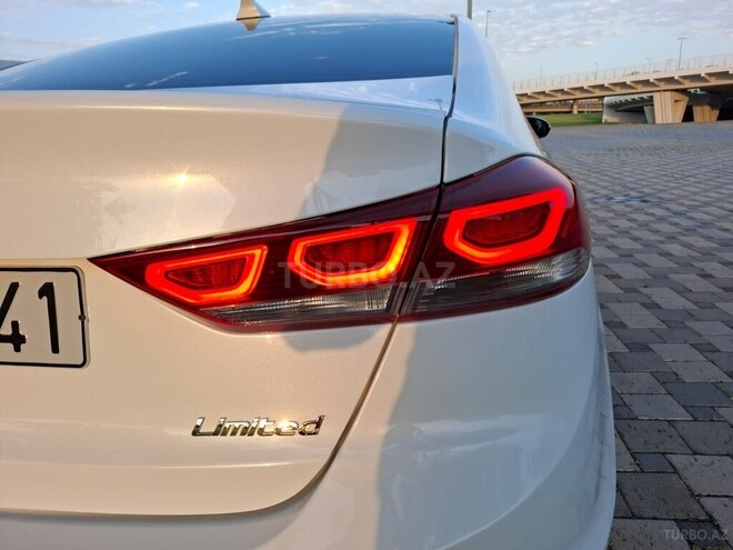 Hyundai Elantra-3