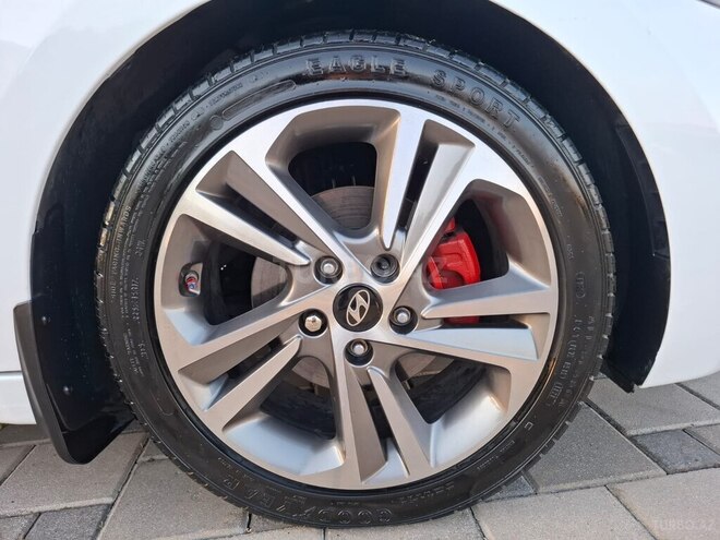 Hyundai Elantra-17