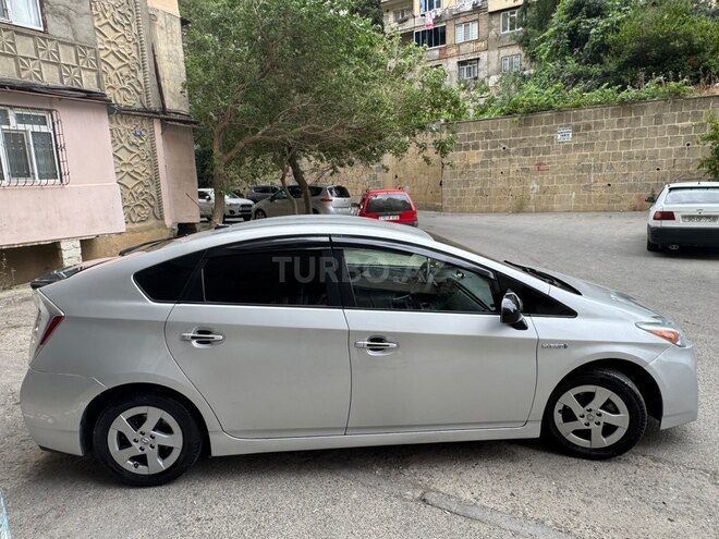 Toyota Prius-3