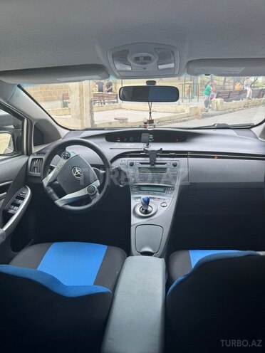 Toyota Prius-4